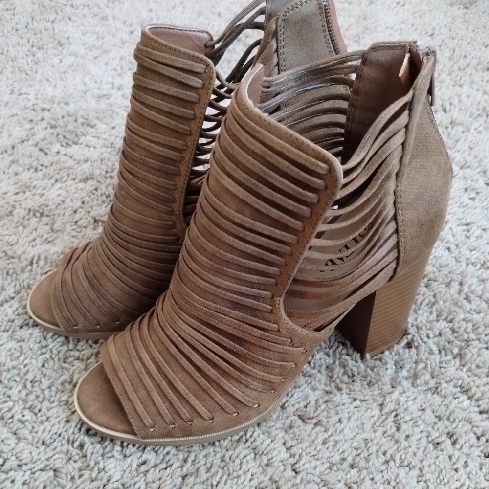 💕4 For 15 Sale! 💕Strappy Trending Summer Heels
